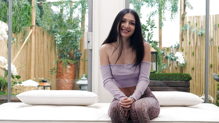 [NetGirl] - April's Creampie Debut - April