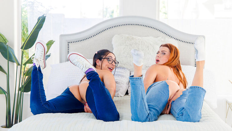 [StepSiblingsCaught] - Stepbro Delivers Big Cock to Stepsister - S28:E4